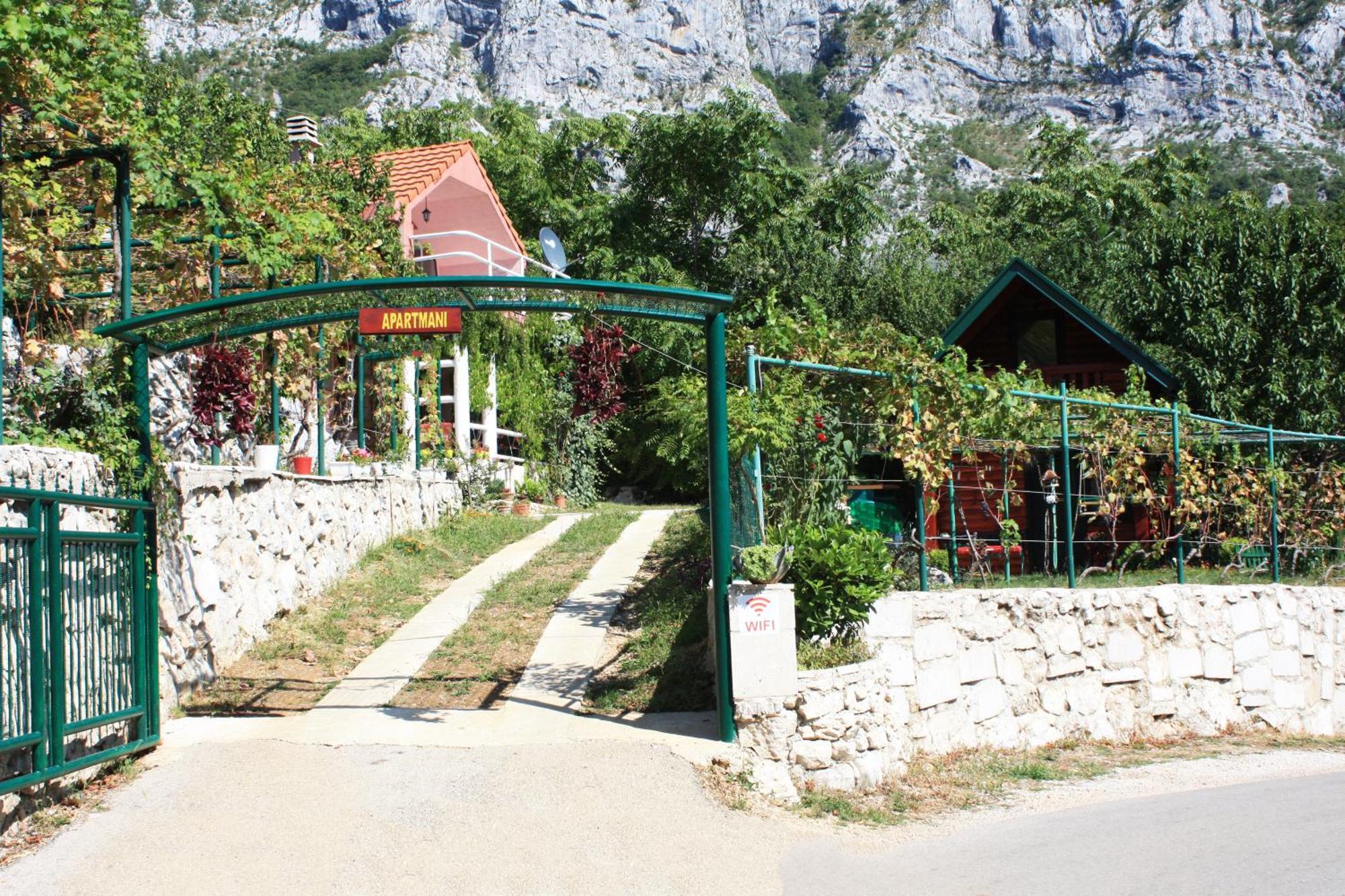 Holiday Village Ostrog Нікшич Екстер'єр фото